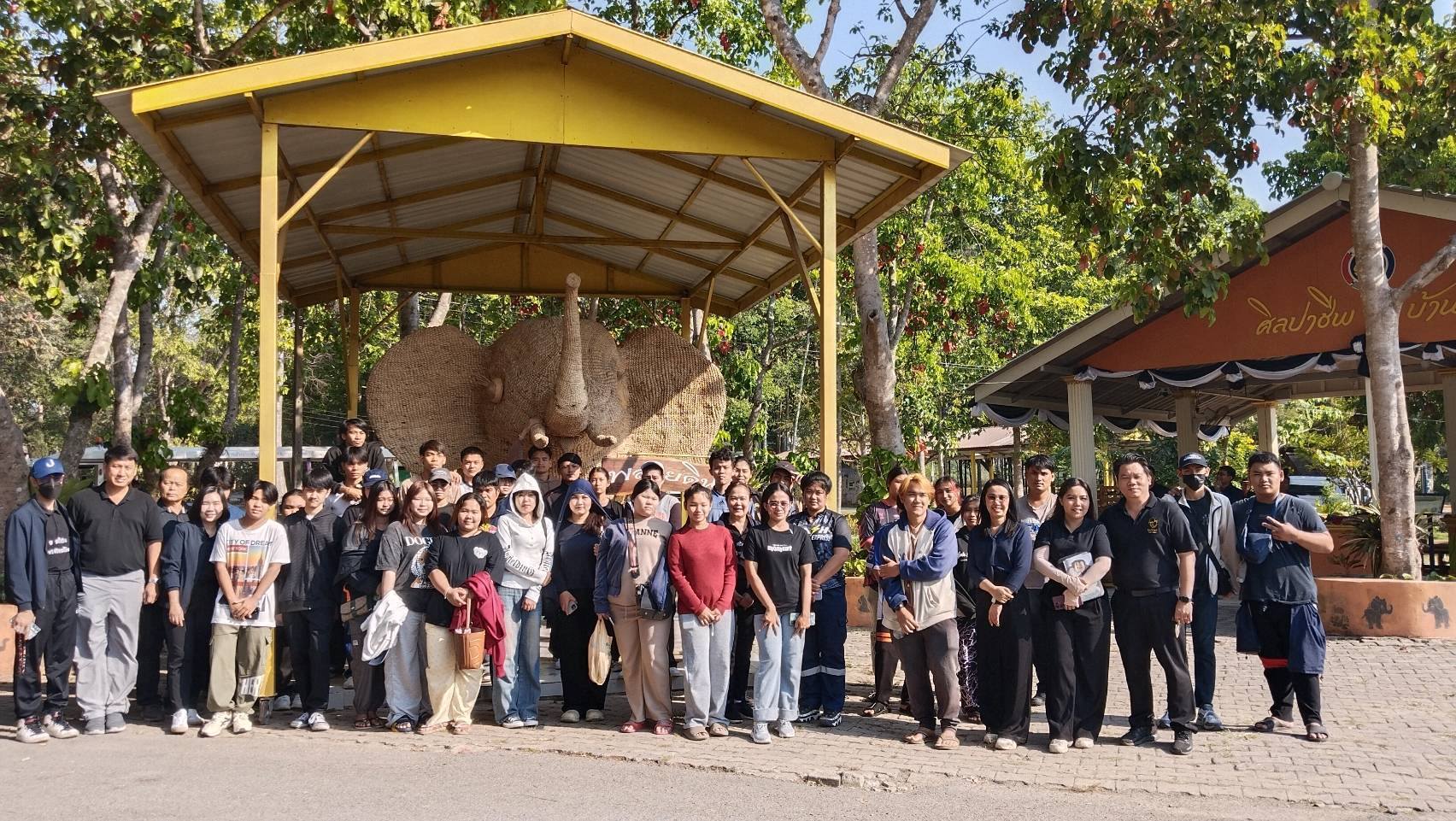 สำนักพัฒนาทุนและองค์กรการเงินชุมชน โดยส่วนงานพัฒนาชุมชนในศูนย์ศึกษาการพัฒนาเขาหินซ้อนอันเนื่องมาจากพระราชดำริ จังหวัดฉะเชิงเทรา ให้การต้อนรับคณะครูและนักศึกษาจากสำนักงานส่งเสริมการเรียนรู้ประจำจังหวัดฉะเชิงเทรา เข้าศึกษาดูงานในฐานการเรียนรู้ของส่วนงานพัฒนาชุมชนในศูนย์ศึกษาการพัฒนาเขาหินซ้อนอันเนื่องมาจากพระราชดำริ